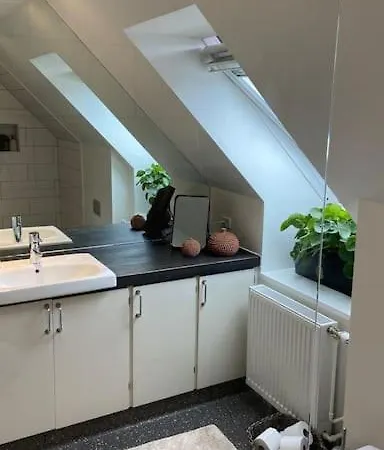 Raekkehus Taet Pa Skov, So Og By דירה