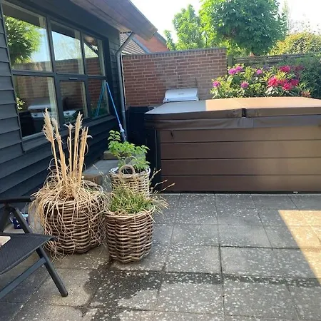 Raekkehus Taet Pa Skov, So Og By דירה