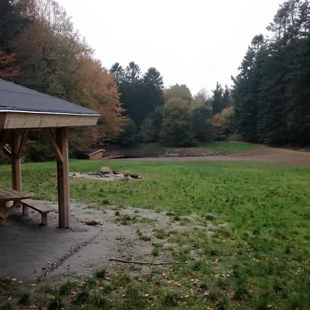 Raekkehus Taet Pa Skov, So Og By