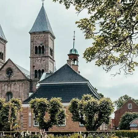 Raekkehus Taet Pa Skov, So Og By Apartment
